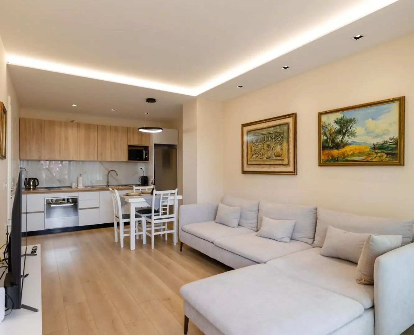 Luxury Center Observatori Apartment Tirana 0*,  Albania