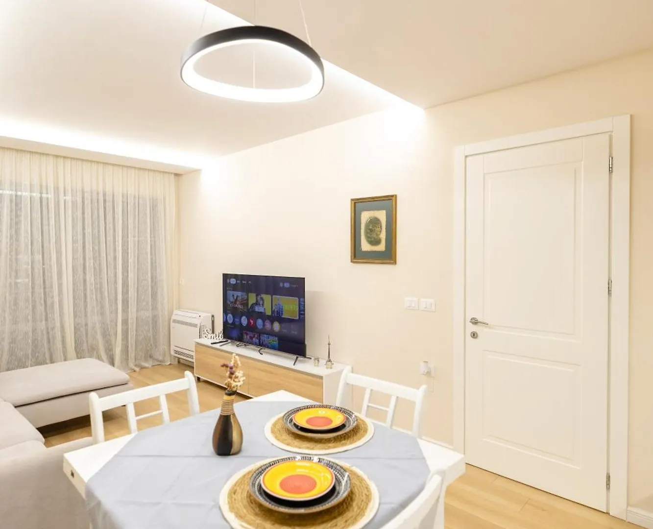 Luxury Center Observatori Apartment Tirana 0*,