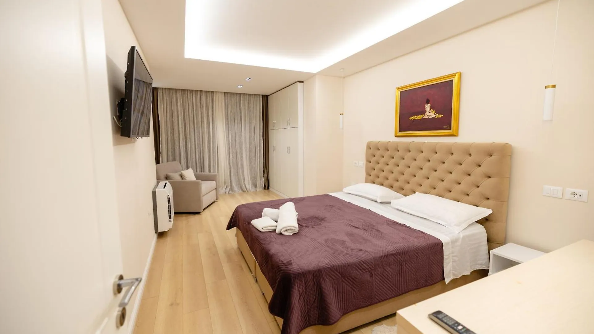Luxury Center Observatori Apartment Tirana 0*,