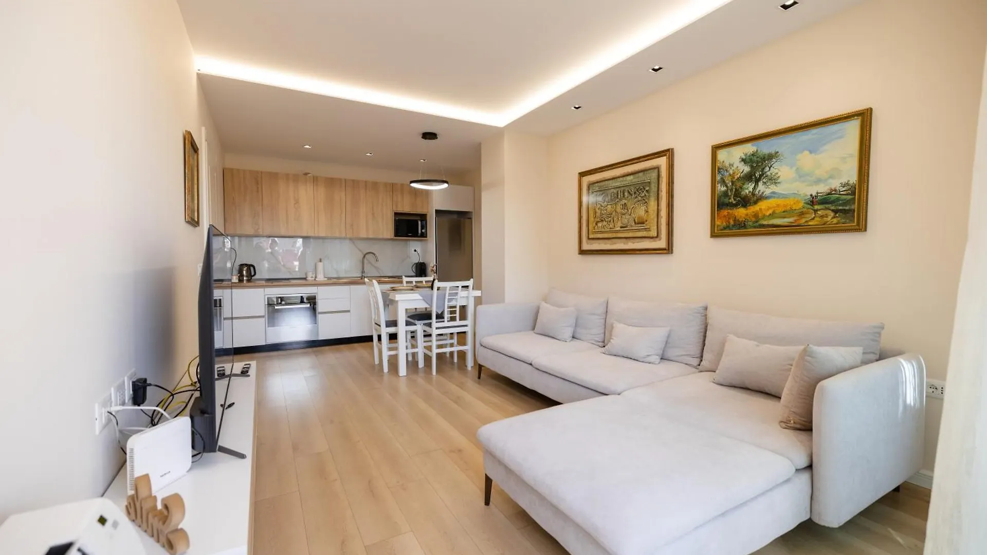 Luxury Center Observatori Apartment Tirana 0*,  Albania