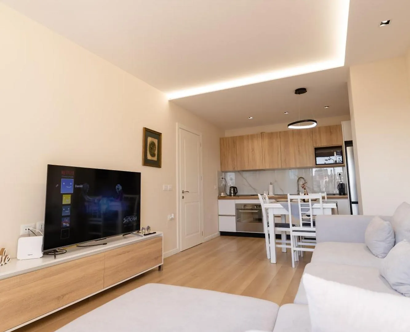 Luxury Center Observatori Apartment Tirana 0*,