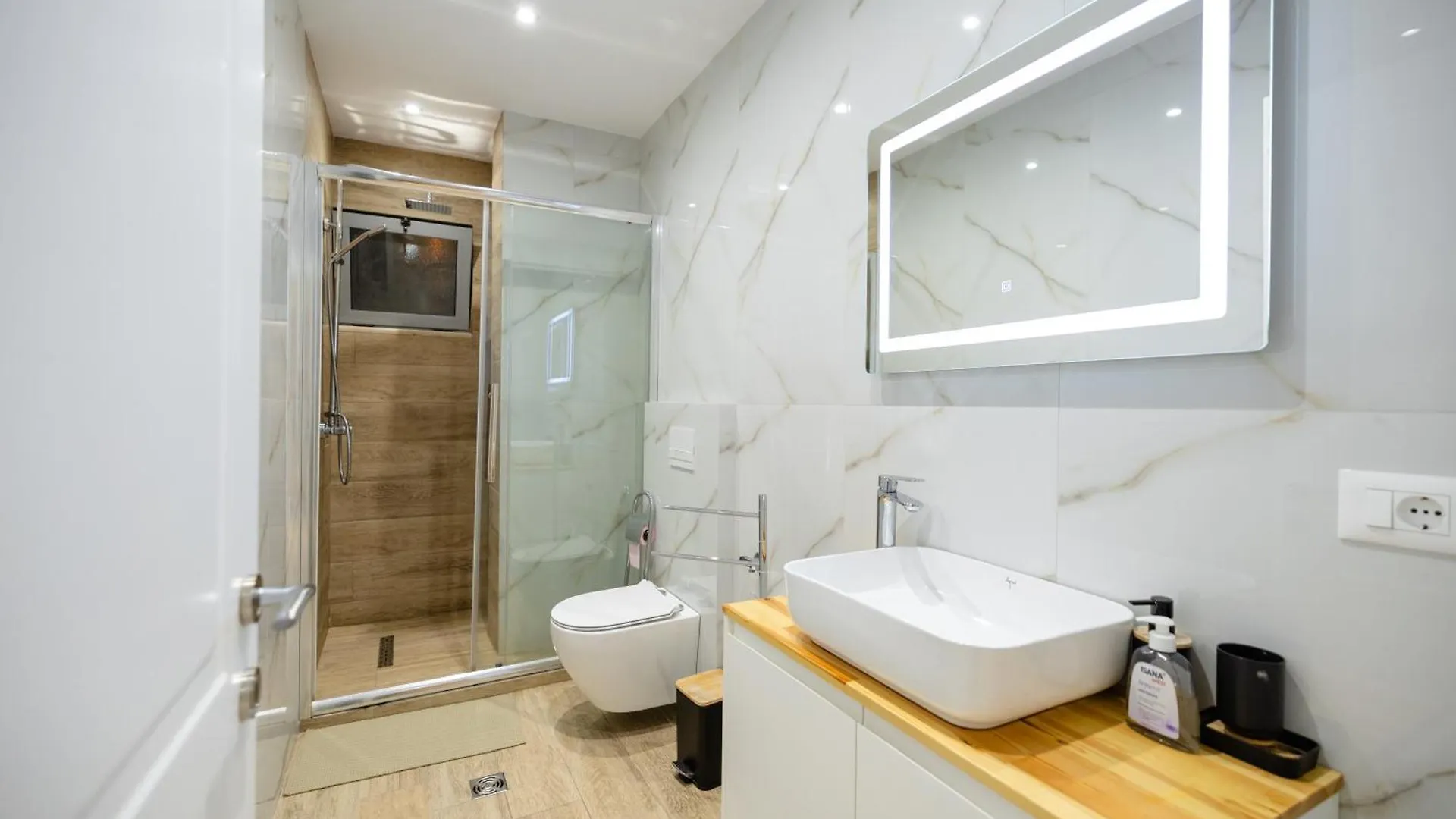 Observatori Apartment Tirana 0*,  Albania